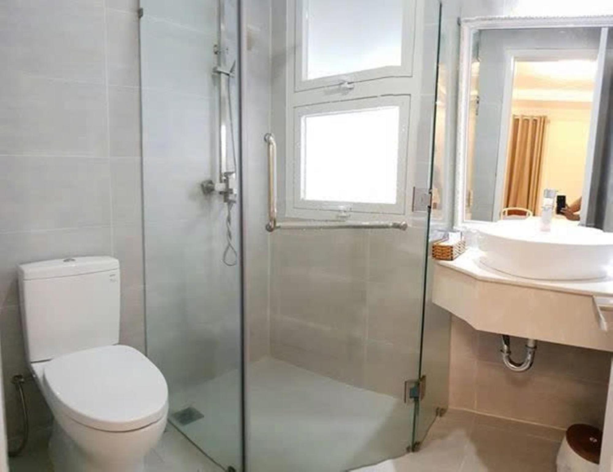 Khai Hung Hotel Binh Chanh Хошимин Экстерьер фото